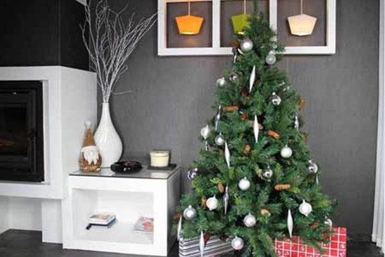 4goodz Royal Majestic Kunstkerstboom 180 cm met Dennenappels