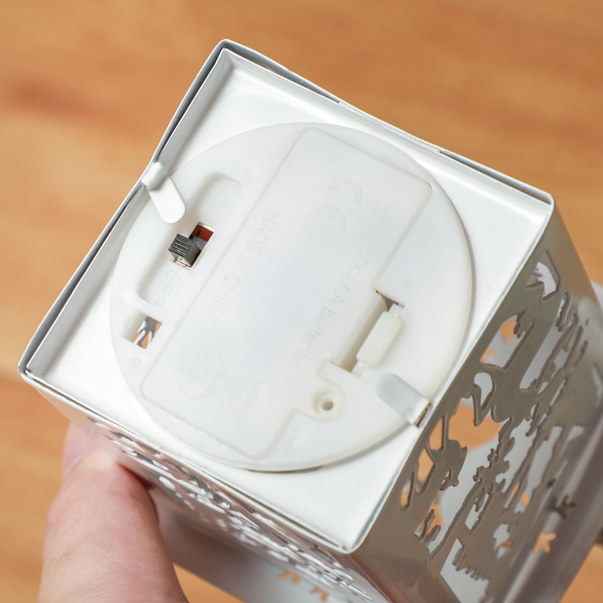 4goodz Kerstkabouter met lantaarn op batterijen - Weerbestendig - 28x21x42 cm