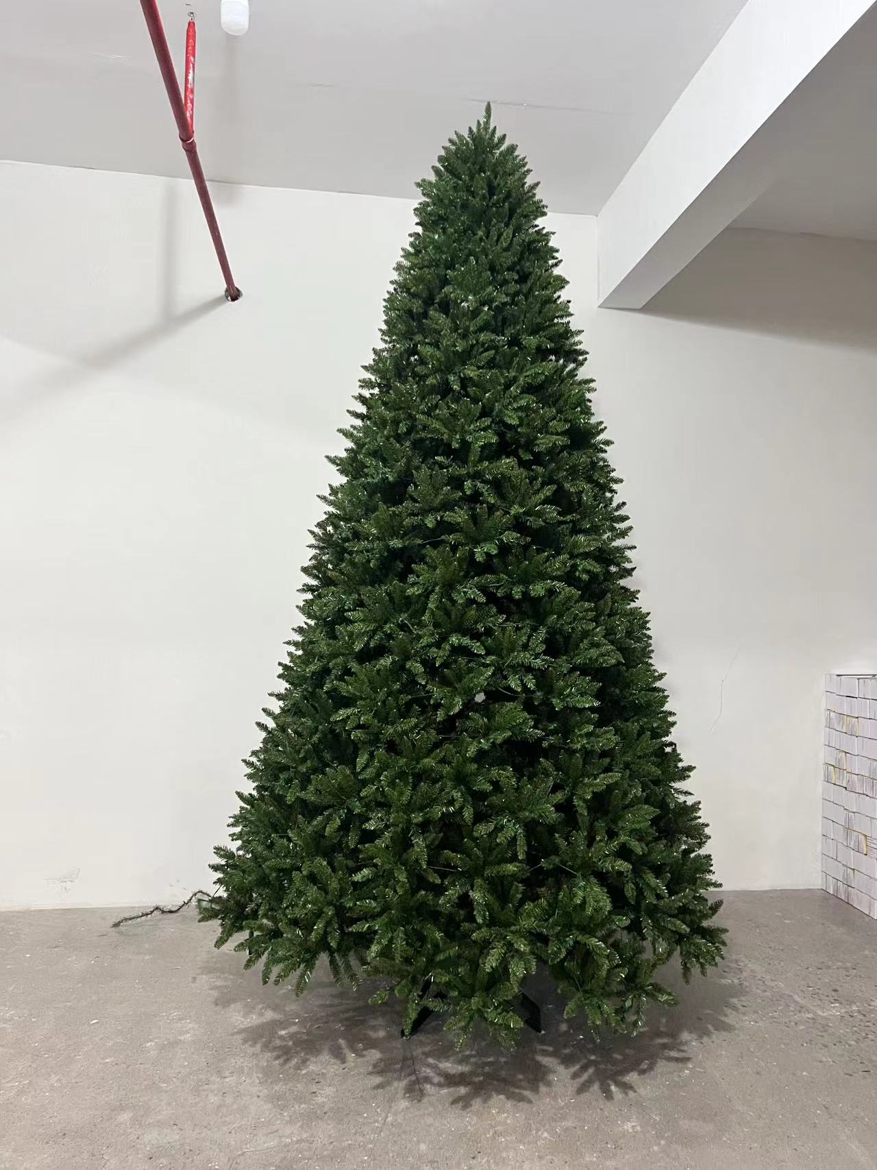 Excellent Trees® Kerstboom met verlichting Vaara 400 cm - 1800 LED Lampjes - Kunstkerstboom
