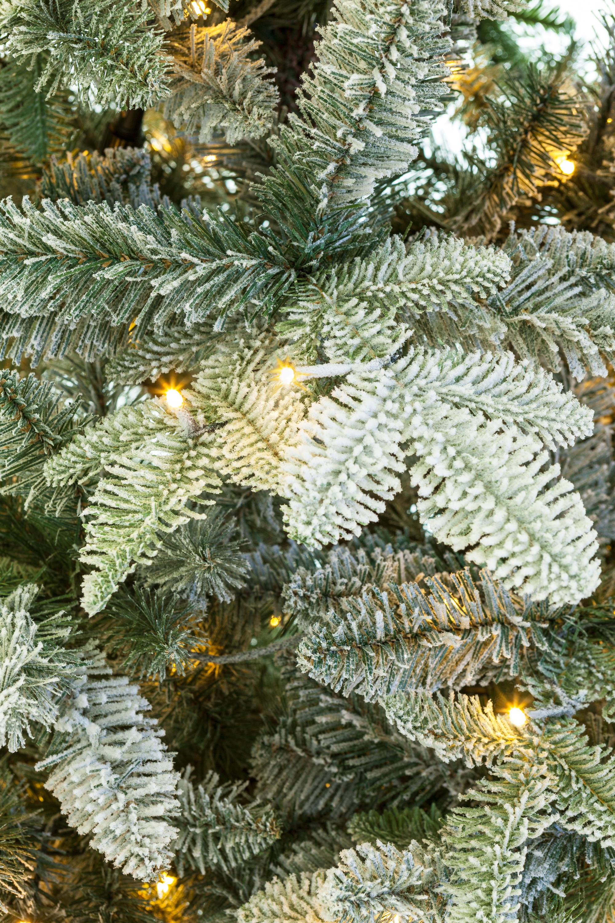 Excellent Trees® LED Otta Witte Kerstboom met Sneeuw en Verlichting 210 cm - Premium kunstkerstboom ⌀130cm - ↕210cm