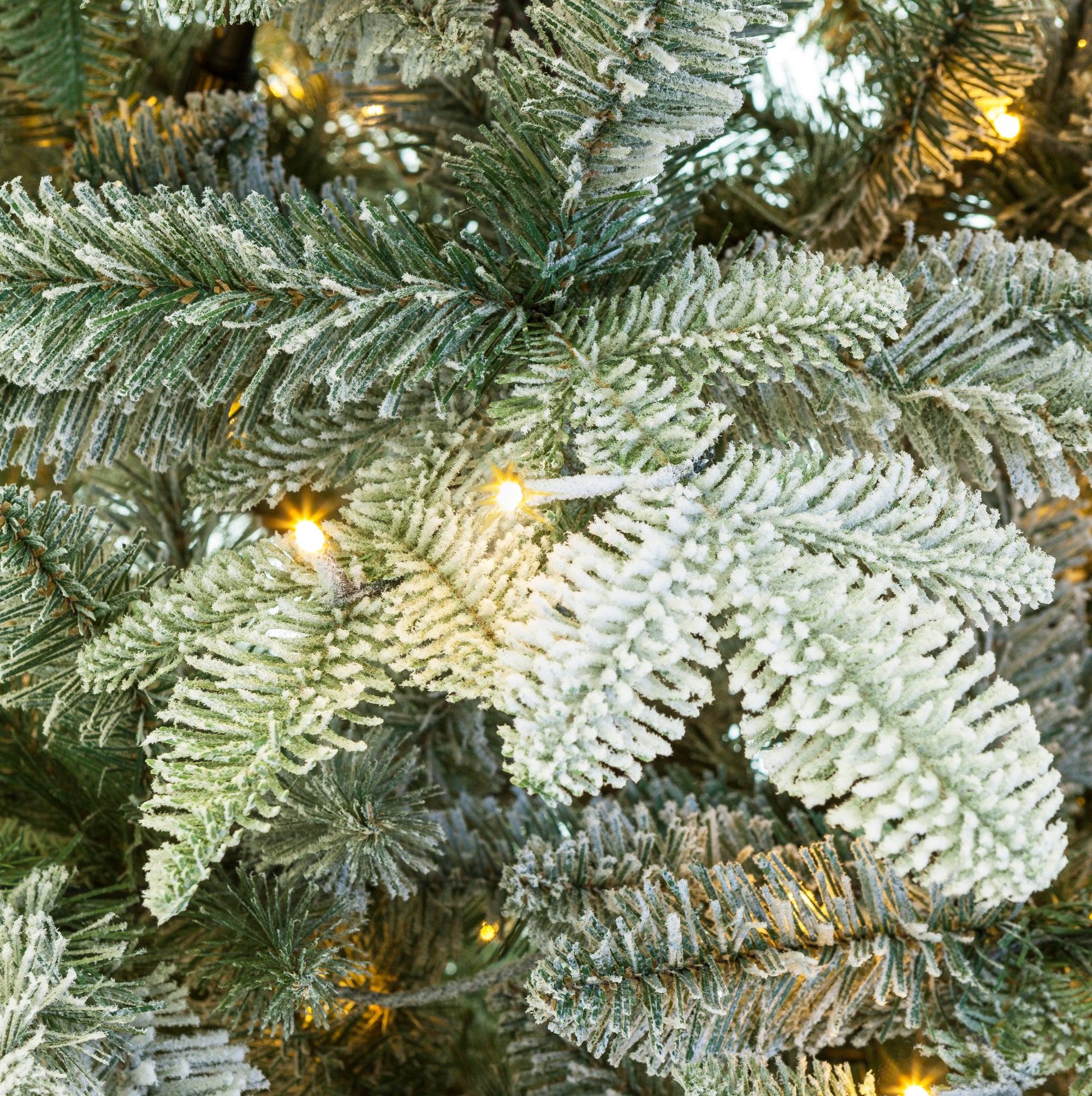 Excellent Trees® LED Otta Witte Kerstboom met Sneeuw en Verlichting 180 cm - Premium kunstkerstboom ⌀114cm - ↕180cm