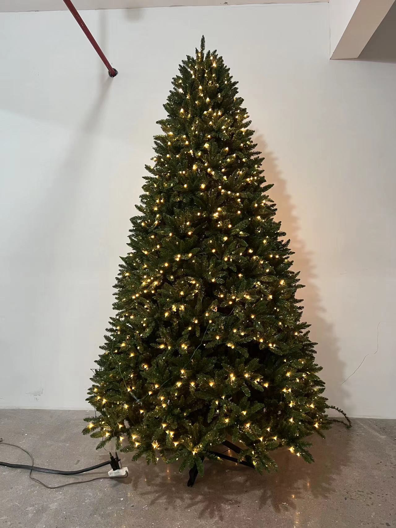 Excellent Trees® Kerstboom met verlichting Vaara 400 cm - 1800 LED Lampjes - Kunstkerstboom