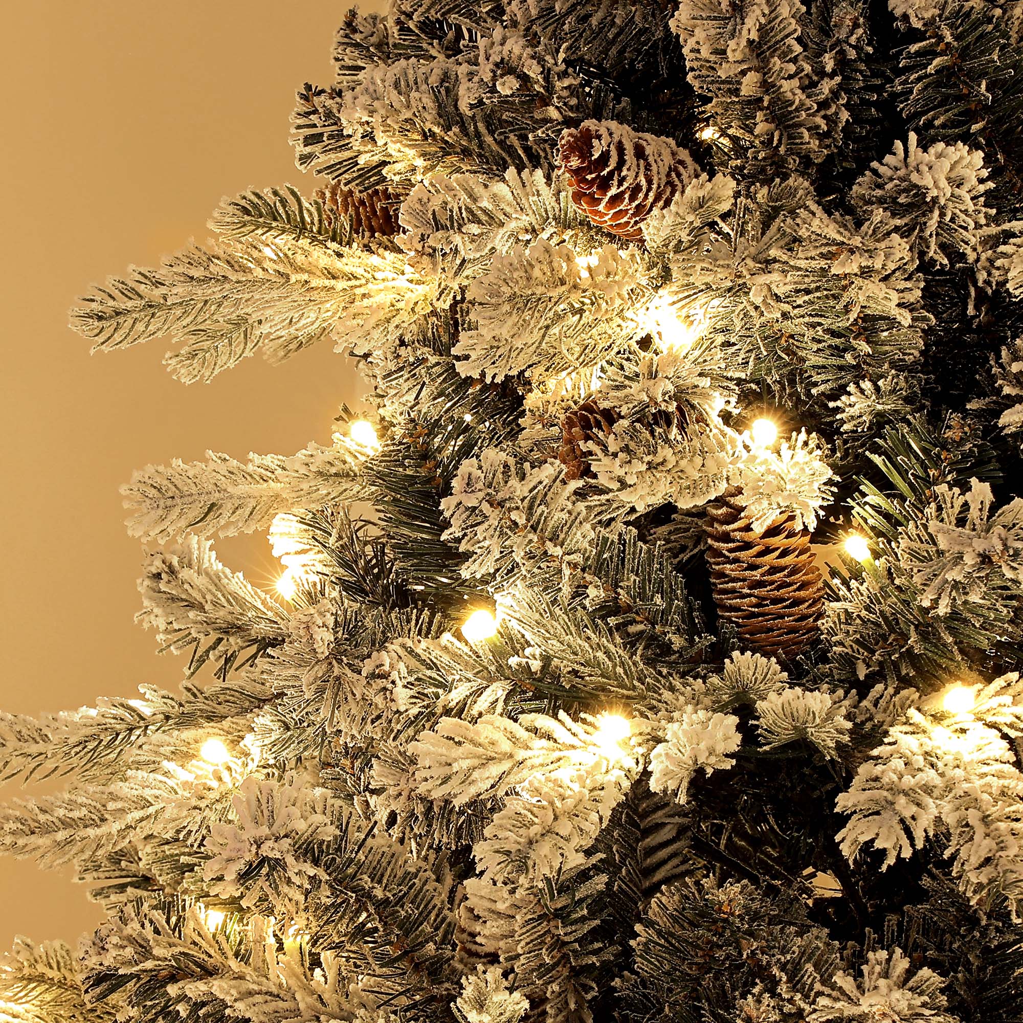 Homcom Kerstboom met Sneeuw met LED Verlichting Ø116 - 180 cm - Metalen voet