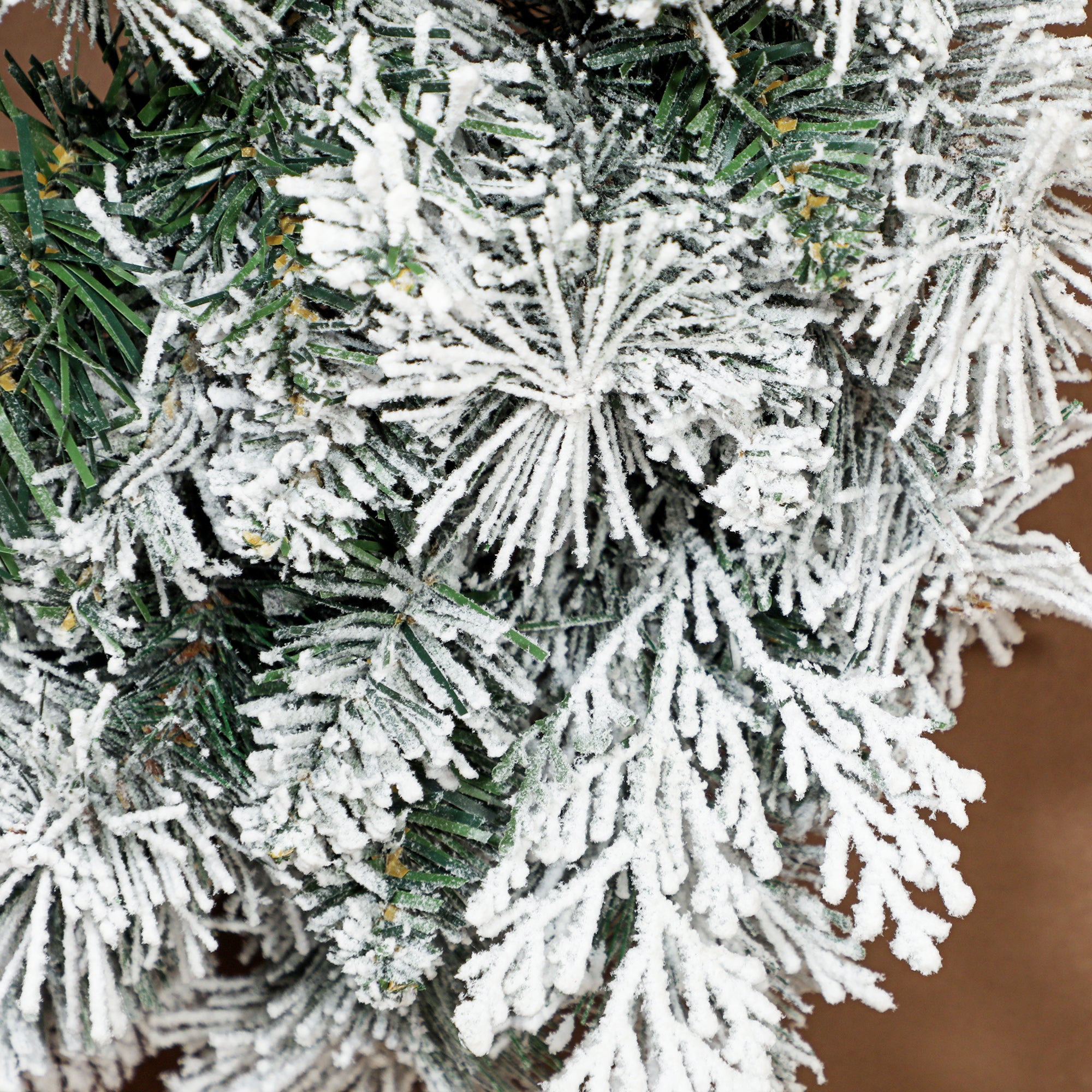 Homcom Kerstkrans met LED-verlichting Sneeuw en Dennenappels  Ø60 cm