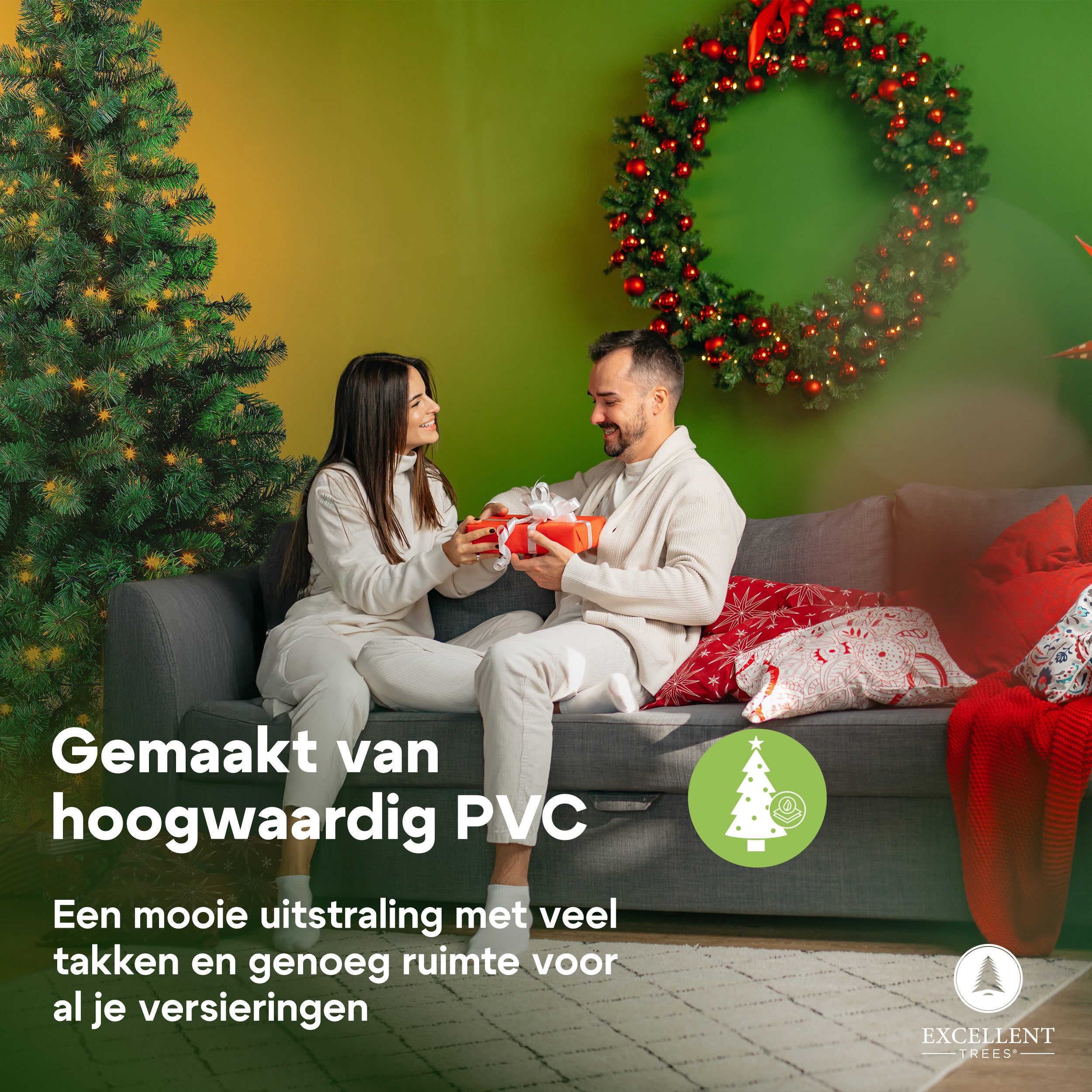 Kerstboom Excellent Trees® LED Stavanger 240 cm met 650 LED Lampjes  - ⌀140cm - ↕240cm