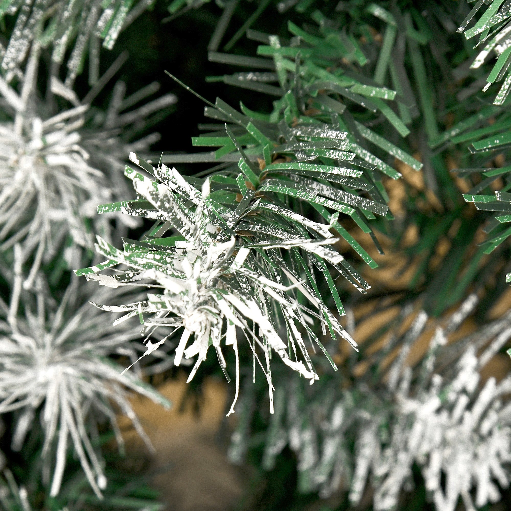 Homcom Kunstkerstboom 800 takken 61 dennenappels sneeuwtoppen- 180 cm